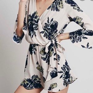 FREE PEOPLE FLORAL ROMPER!!!! SIZE M